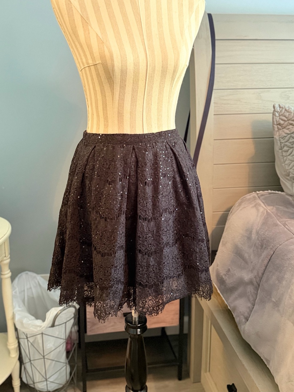 ✨ Forever 21 Black Lace & Sequin Skater Skirt – Size 28 ✨
